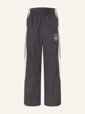 Obrázek produktu Adidas Originals Tepláky Originals Santiago tmavě šedá / krémová