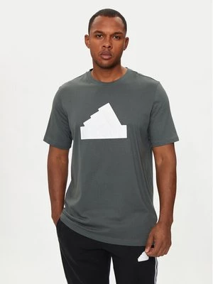 Obrázek produktu adidas T-Shirt Future Icons Badge of Sport IZ1623 Zelená Regular Fit
