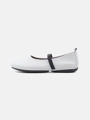 Obrázek produktu Baleríny s páskem Camper