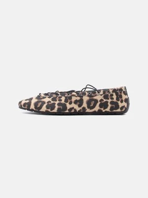 Obrázek produktu Baleríny s páskem Steve Madden
