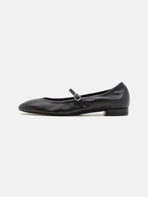 Obrázek produktu Baleríny s páskem Stuart Weitzman
