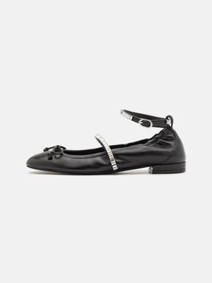 Obrázek produktu Baleríny s páskem Stuart Weitzman