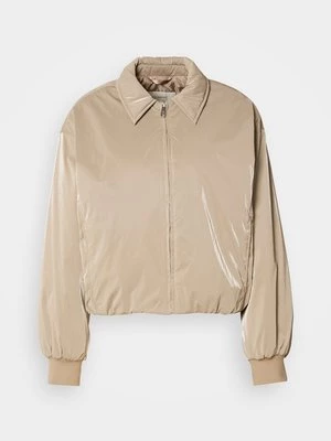 Obrázek produktu Bomber bunda Calvin Klein Jeans světle hnědošedá