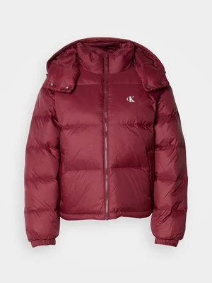 Obrázek produktu Bunda z prachového peří Calvin Klein Jeans bordeaux