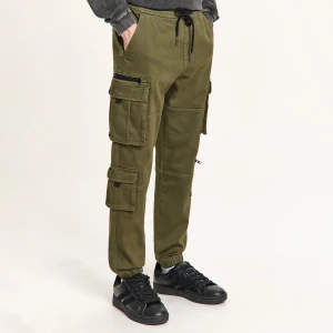 Obrázek produktu Cropp - Kalhoty joggers s cargo kapsami - olivová