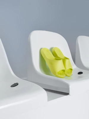 Obrázek produktu Dětské pantofle unisex 4F žlutý