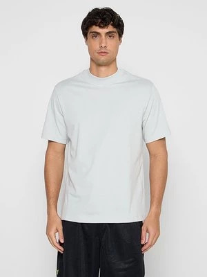 Obrázek produktu Jednoduché tričko Nike stříbrná barva
