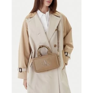 Obrázek produktu Kabelka Calvin Klein Bold Ck Elongated Mini Tote LV04F3411G Béžová