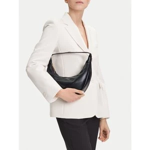 Obrázek produktu Kabelka Calvin Klein Pinched Soft Crescent Sm LV04F3010G Černá
