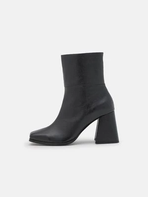 Obrázek produktu Kotníkové boty Kat Maconie černá