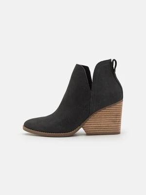 Obrázek produktu Kotníkové boty na klínu TOMS