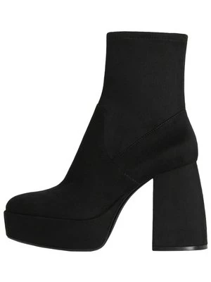 Obrázek produktu Kotníkové boty na platformě Bershka
