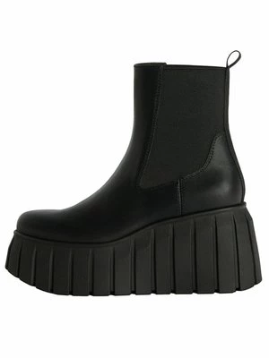 Obrázek produktu Kotníkové boty na platformě Bershka