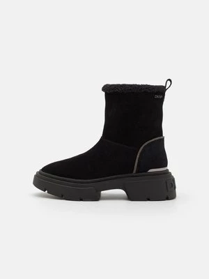 Obrázek produktu Kotníkové boty na platformě DKNY