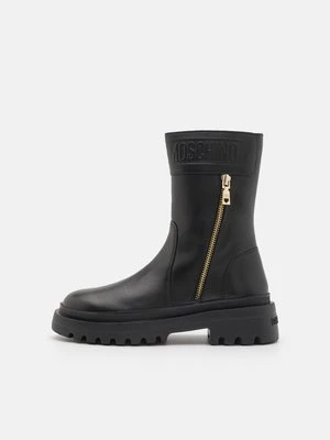 Obrázek produktu Kotníkové boty na platformě Love Moschino