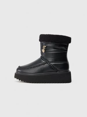 Obrázek produktu Kotníkové boty na platformě Love Moschino