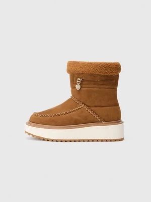 Obrázek produktu Kotníkové boty na platformě Love Moschino