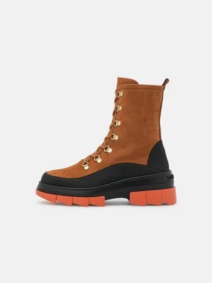 Obrázek produktu Kotníkové boty na platformě Stuart Weitzman