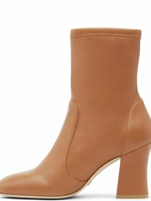 Obrázek produktu Kotníkové boty Stuart Weitzman