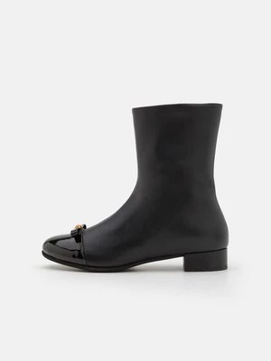 Obrázek produktu Kotníkové boty Versace černá