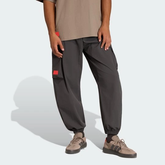 Obrázek produktu KALHOTY AUDI REVOLUT F1 TEAM ELEVATED WOVEN Adidas