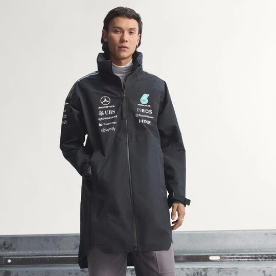 Obrázek produktu PARKA MERCEDES - AMG PETRONAS FORMULA 1 TEAM ENGINEERS RAIN Adidas černá