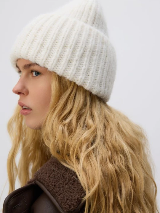 Obrázek produktu Reserved - Beanie - krémová
