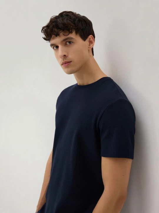 Obrázek produktu Reserved - Strukturované tričko slim fit - tmavomodrá