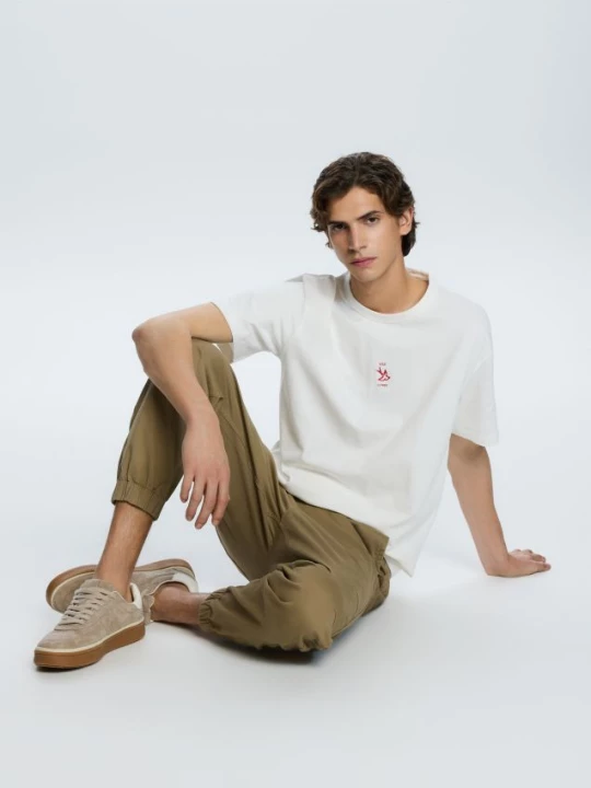 Obrázek produktu Reserved - Tričko comfort fit - krémová