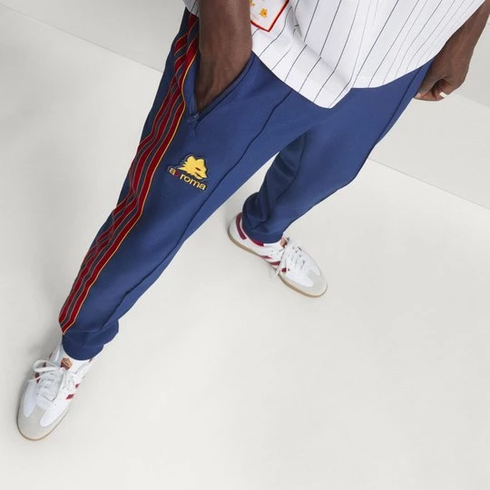 Obrázek produktu Sportovní kalhoty AS Roma Terrace Icons Adidas