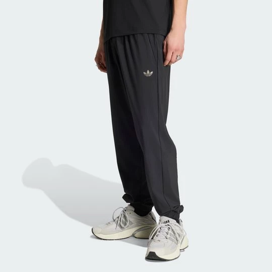 Obrázek produktu SPORTOVNÍ KALHOTY TECH TREFOIL ESSENTIALS Adidas černá