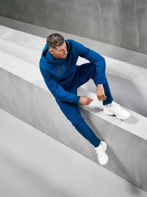 Obrázek produktu Pánské teplákové joggery 4F x Robert Lewandowski - tmavě modré