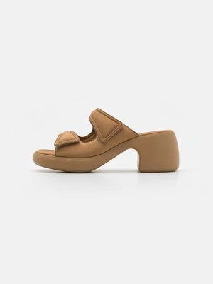 Obrázek produktu Pantofle na podpatku Camper
