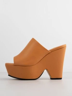 Obrázek produktu Pantofle na podpatku Victoria Beckham