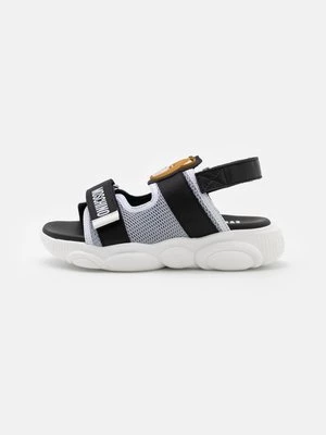 Obrázek produktu Páskové sandály Moschino