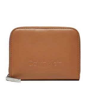 Obrázek produktu Peněženka Calvin Klein Embossed Logo Zip Md K60K612437 Hnědá