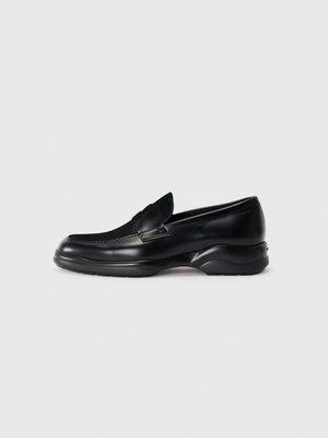 Obrázek produktu Polobotky Stuart Weitzman černá