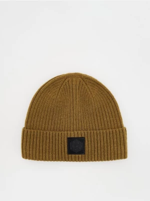 Obrázek produktu Reserved - Čepice beanie s nášivkou - béžová