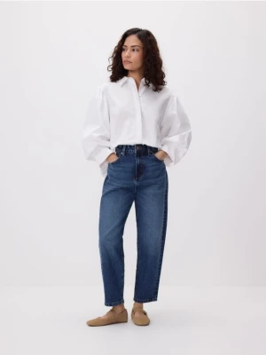 Obrázek produktu Reserved - Jeansy mom fit slim se zkrácenou nohavicí - tmavomodrá