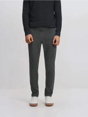 Obrázek produktu Reserved - Kalhoty chino slim fit - ocelově zelená