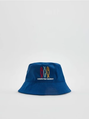 Obrázek produktu Reserved - Klobouk bucket hat s ozdobnou výšivkou - hyacintová