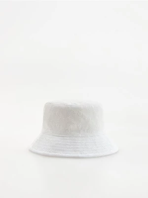 Obrázek produktu Reserved - Klobouk bucket hat s výšivkou - krémová