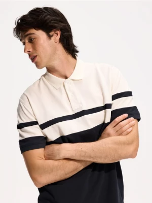 Obrázek produktu Reserved - Polo tričko comfort fit - krémová