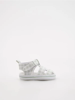 Obrázek produktu Reserved - Sandály se zapínáním na suchý zip - bledá zelená