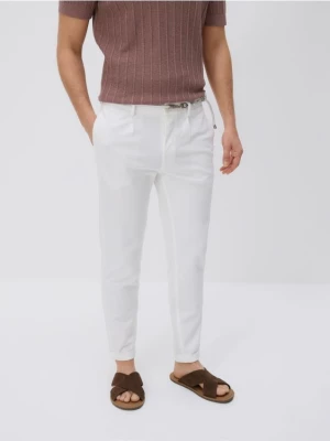 Obrázek produktu Reserved - Slim fit kalhoty s páskem - krémová