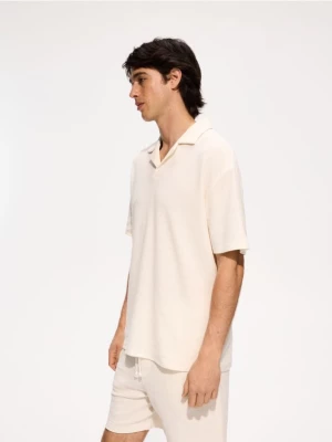Obrázek produktu Reserved - Strukturální polo comfort fit - krémová