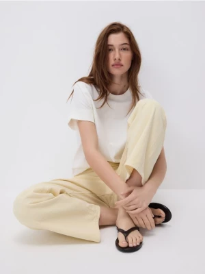 Obrázek produktu Reserved - Žebrované džíny wide leg - žlutá