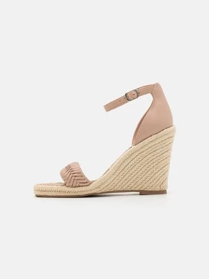 Obrázek produktu Sandály na klínu Steve Madden