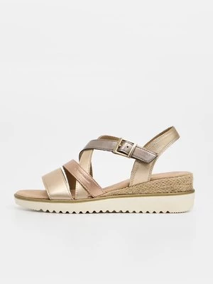 Obrázek produktu Sandály na klínu Tom Tailor zlatá barva