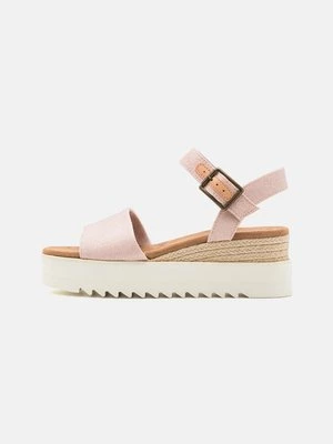 Obrázek produktu Sandály na klínu TOMS